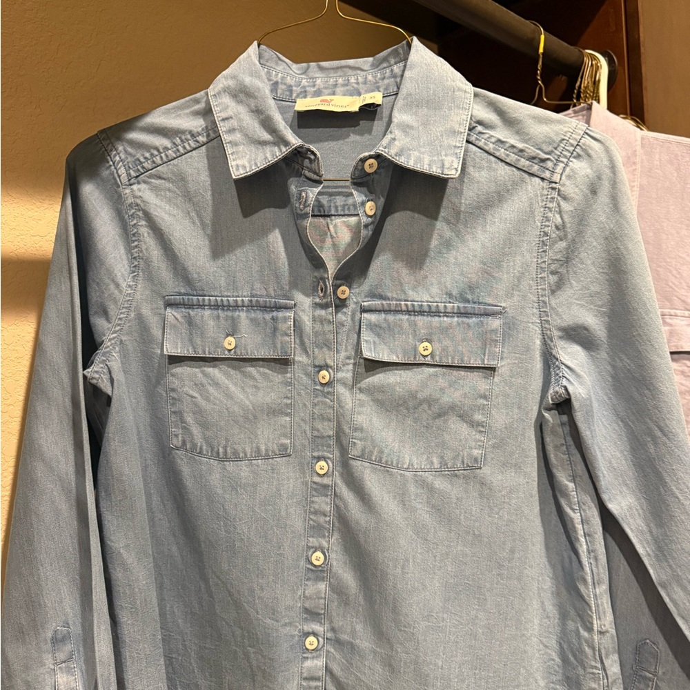 Cute Vineyard Vine Blue button up XS women’s shirt